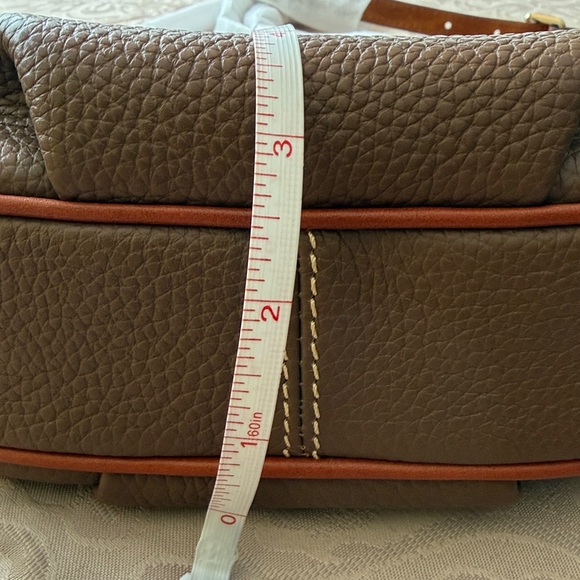 NWT Dooney & Bourke Pebble Grain Margo Crossbody With Dust Bag With Front Pocket - Picture 13 of 14